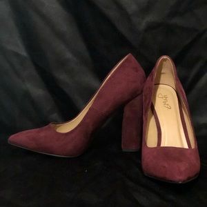 Pointed closed toe chunky height heels